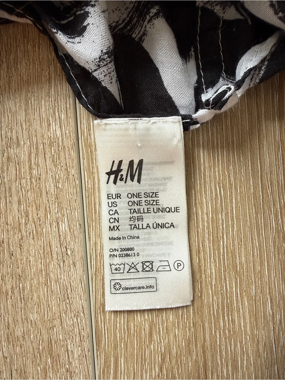 H&M Black and White Patterned Infinity Scarf